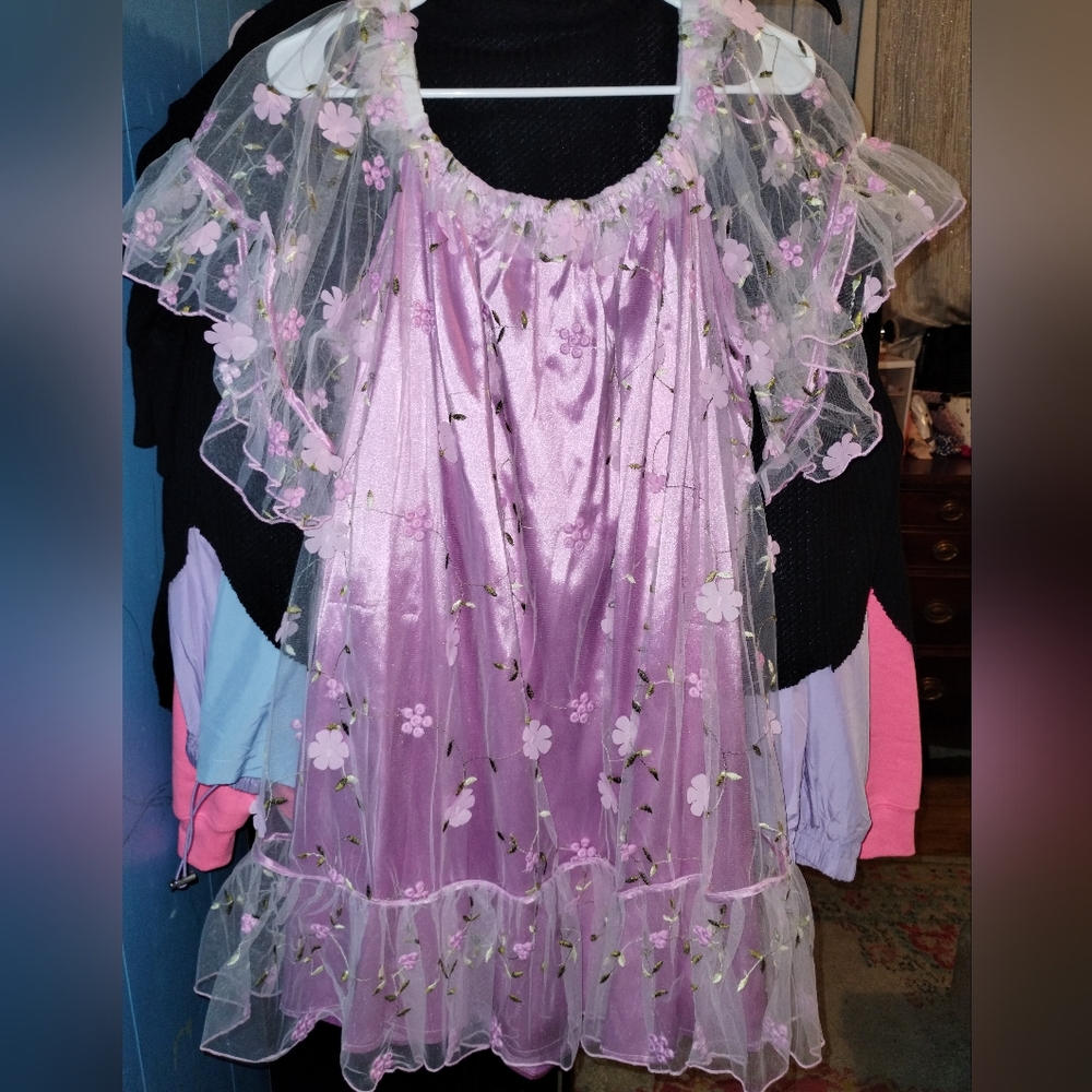 White Birch NWOT Lilac Floral Applique Dress - Picture 5 of 6